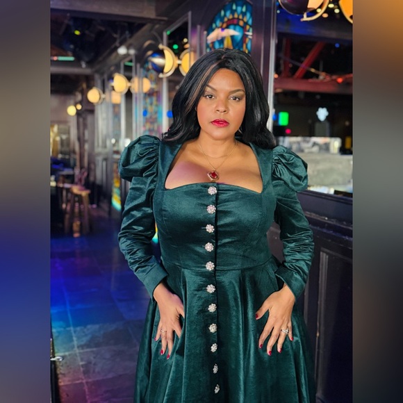 Meet your Posher, Jenny - Picture 3 of 10